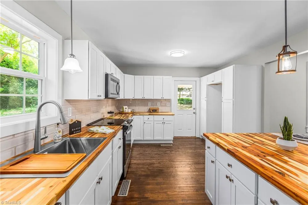 4816 Dippen Road Walkertown, NC 27105