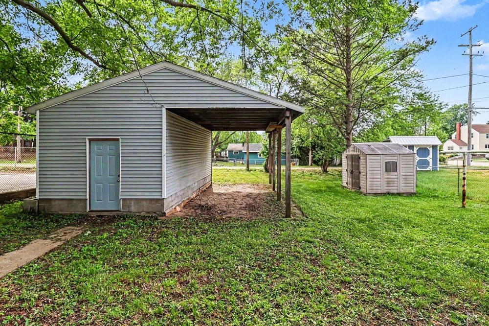 319 N Rowe Street Ludington, MI 49431