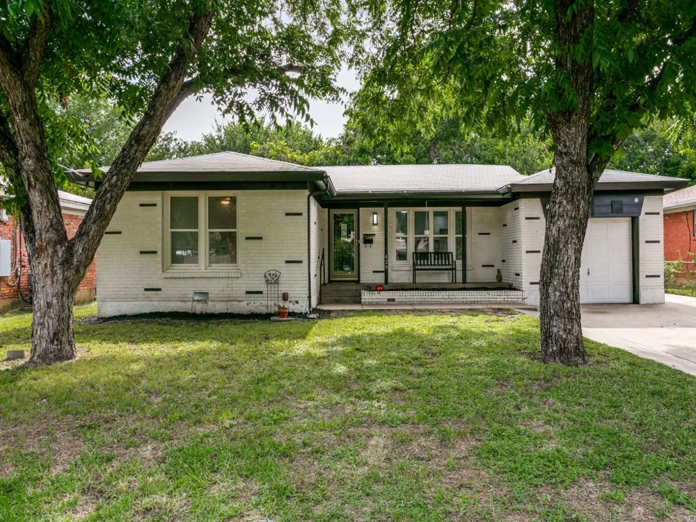 429 Harmon Road Hurst, TX 76053