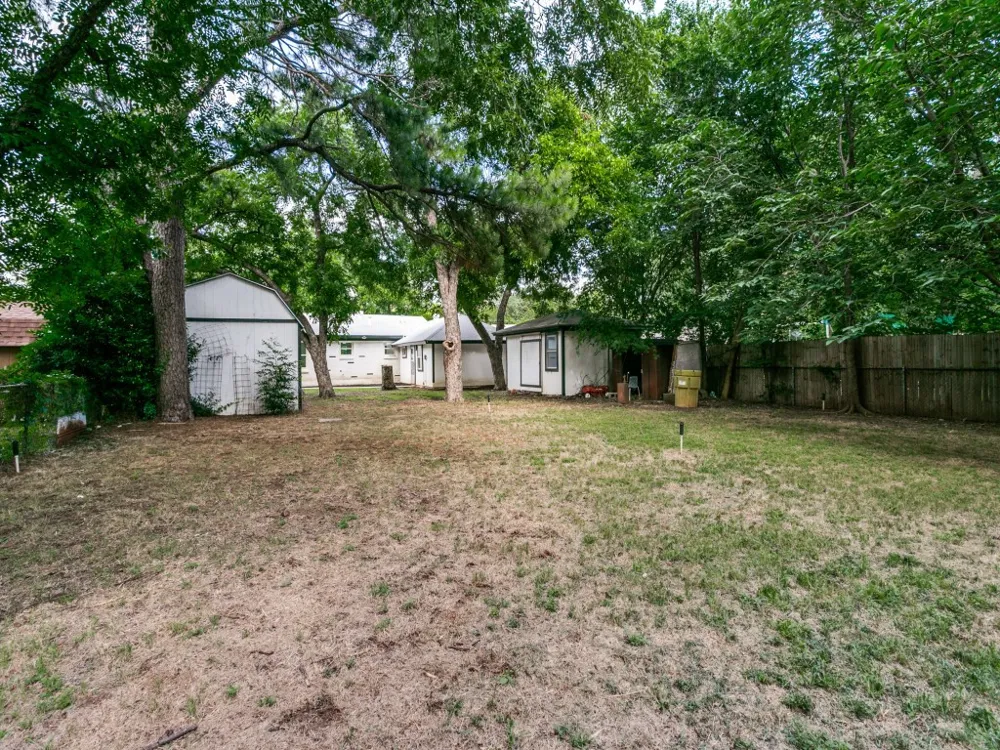 429 Harmon Road Hurst, TX 76053