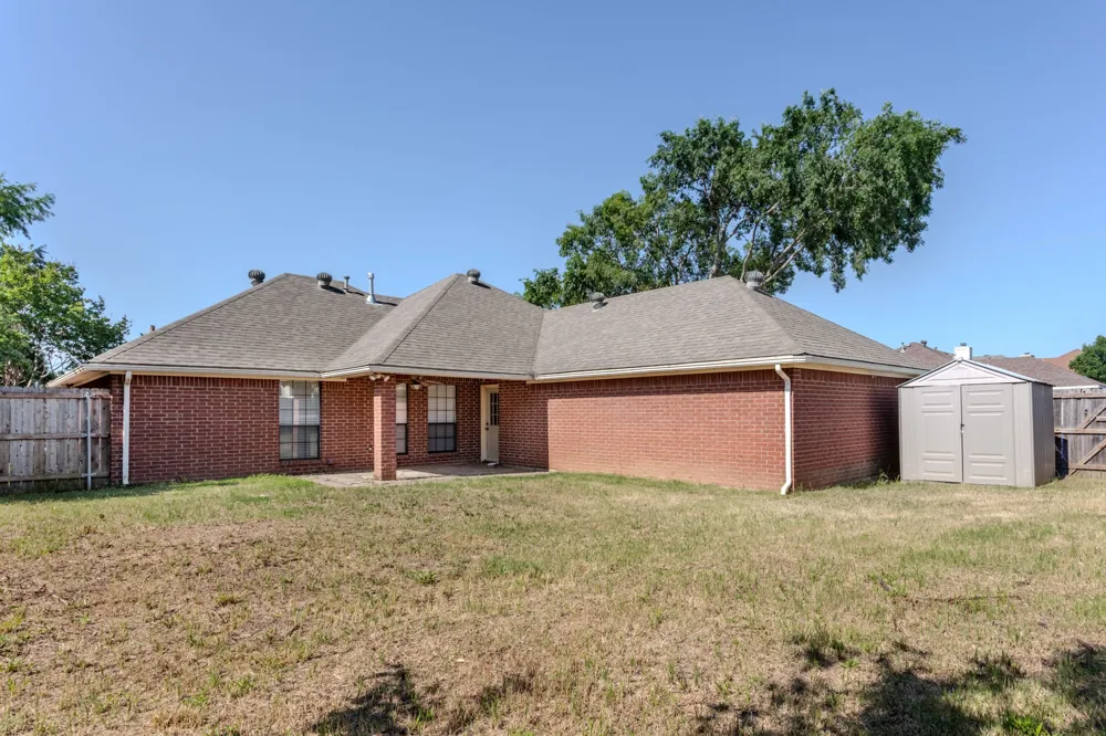 5301 Tartan Circle Denton, TX 76208