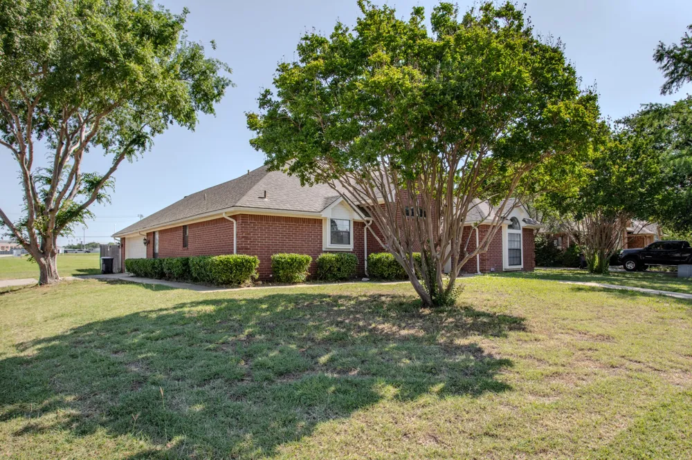5301 Tartan Circle Denton, TX 76208