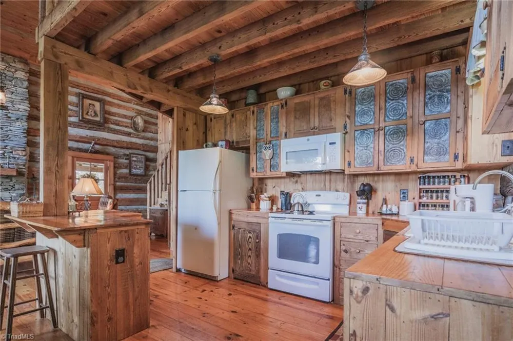 1639 Mountain Vista Drive McGrady, NC 28649