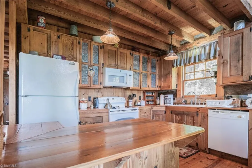 1639 Mountain Vista Drive McGrady, NC 28649