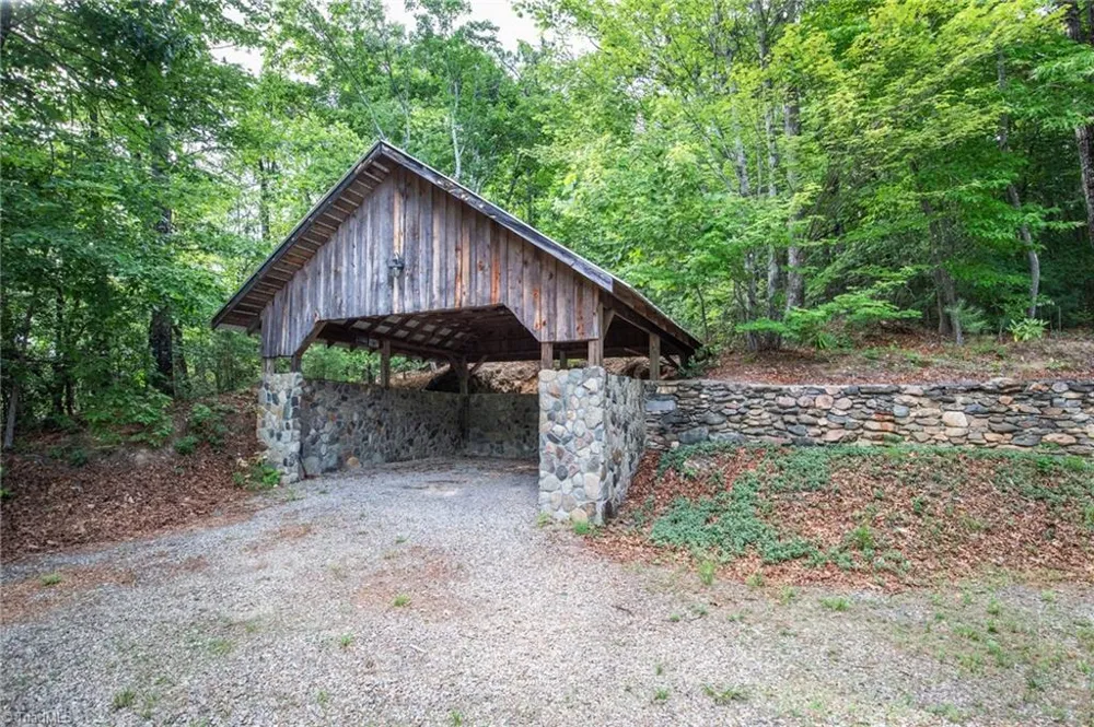 1639 Mountain Vista Drive McGrady, NC 28649