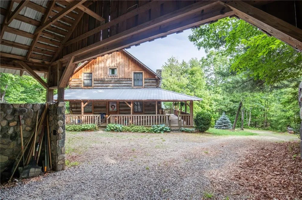 1639 Mountain Vista Drive McGrady, NC 28649