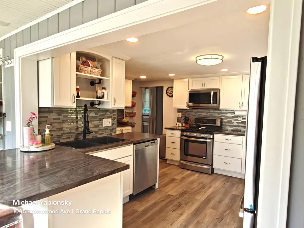 1045 Brownwood Avenue NW Grand Rapids, MI 49504