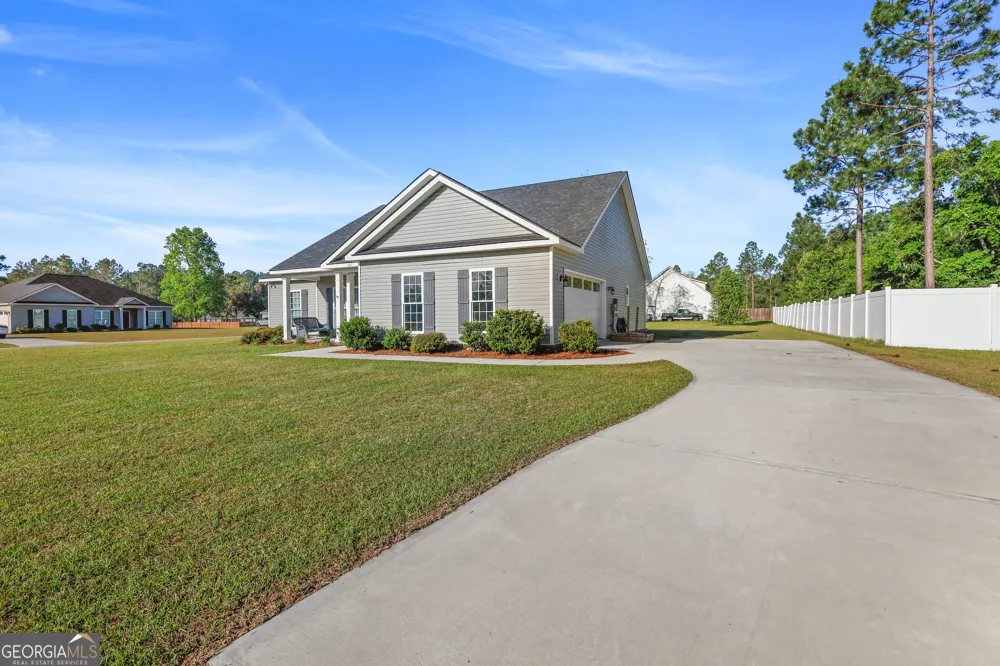 301 Tallulah BND Ellabell, GA 31308