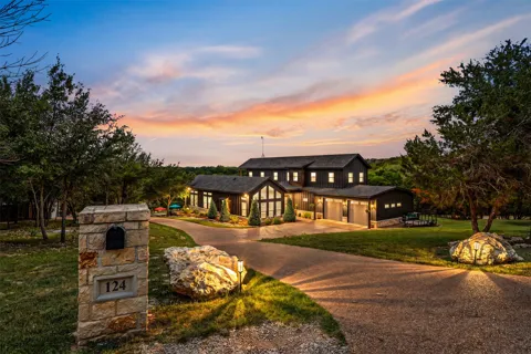 124 Bluffview Circle