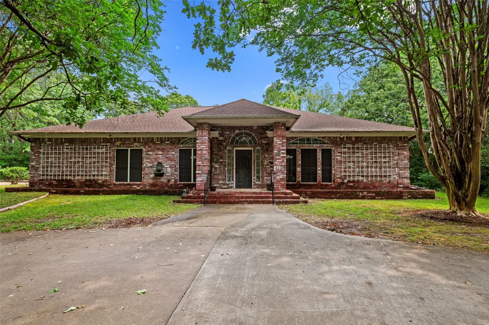 605 County road 2310 Mineola, TX 75773