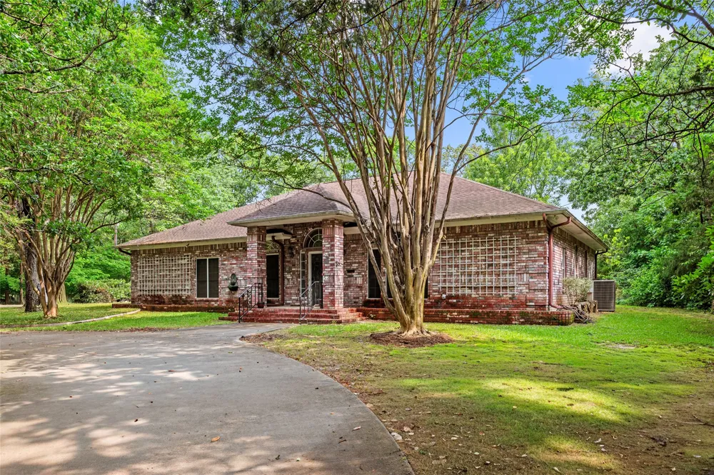 605 County road 2310 Mineola, TX 75773
