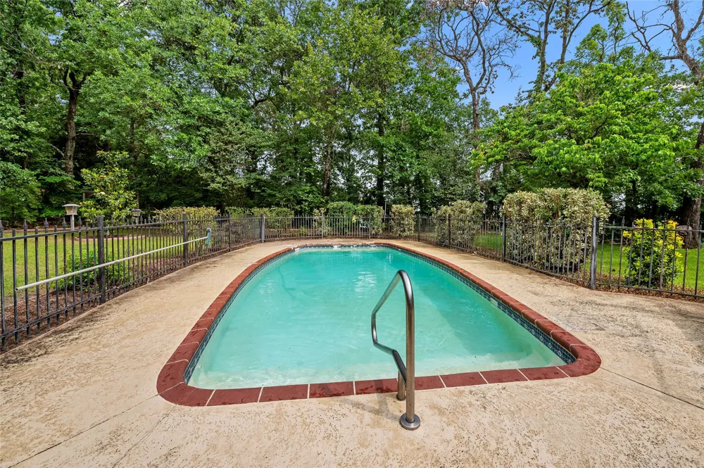 605 County road 2310 Mineola, TX 75773