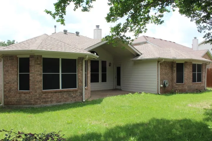 1070 Hillwood Drive Saginaw, TX 76179