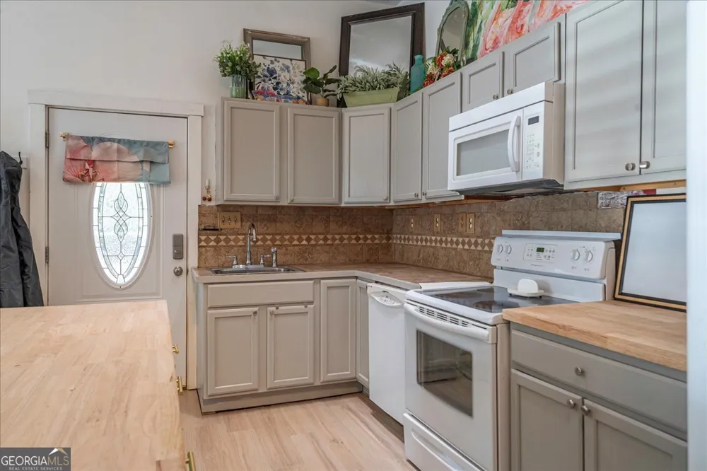 102 Beaverdam Creek RD Winterville, GA 30683