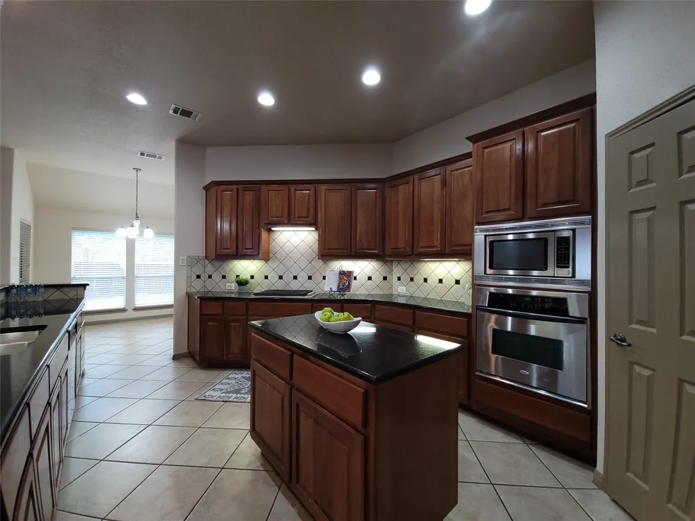 10028 Lisi Anne Drive Austin, TX 78717