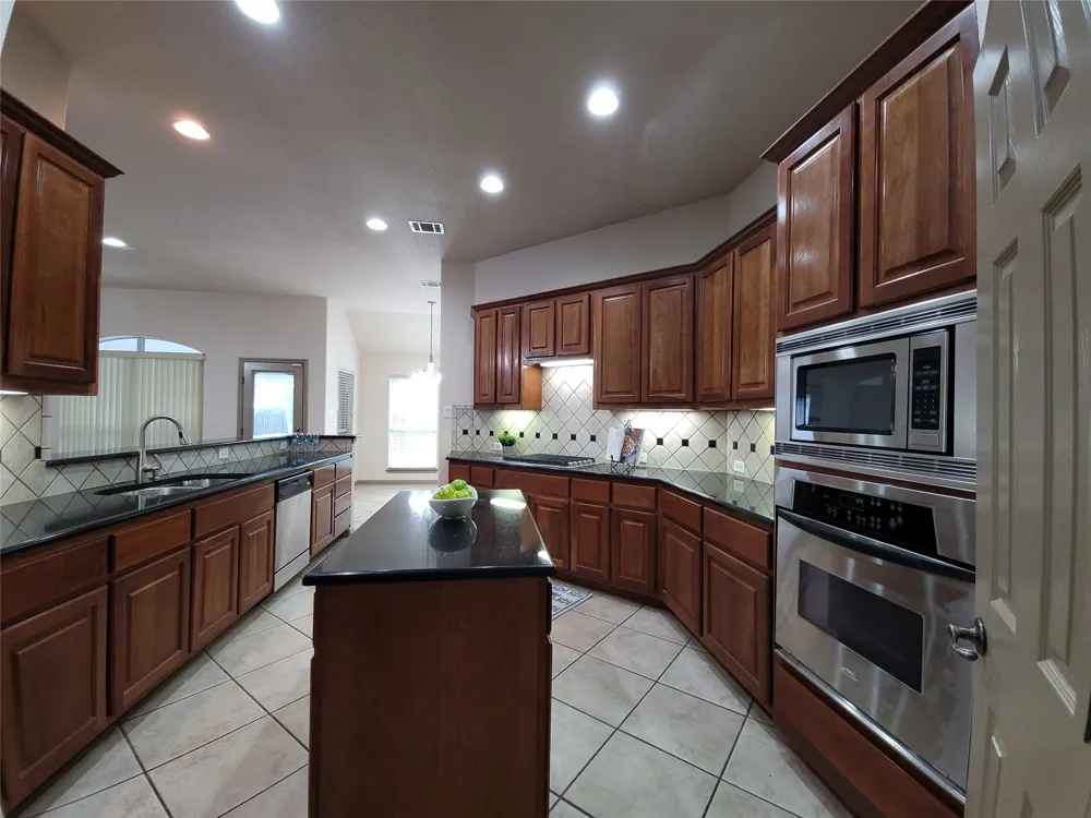 10028 Lisi Anne Drive Austin, TX 78717