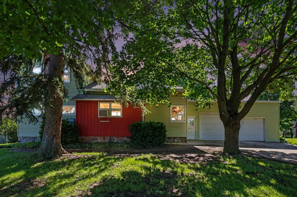 6923 Young Road Bellevue, MI 49021
