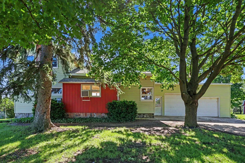 6923 Young Road Bellevue, MI 49021