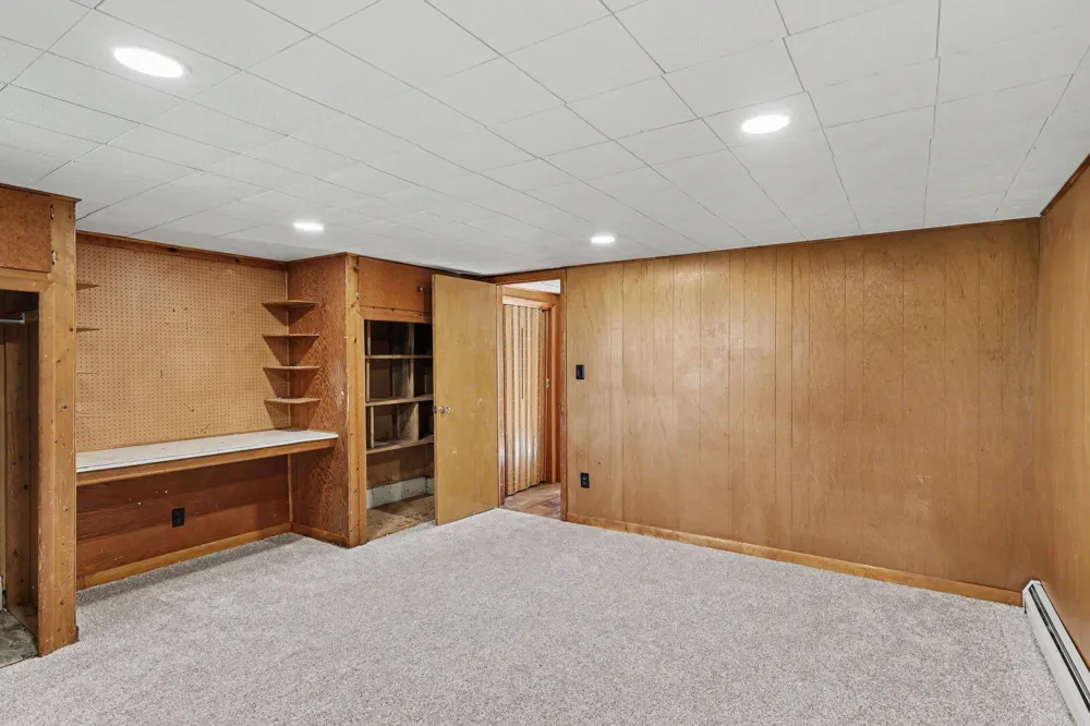 6923 Young Road Bellevue, MI 49021