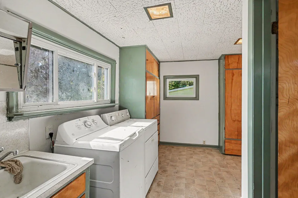 6923 Young Road Bellevue, MI 49021
