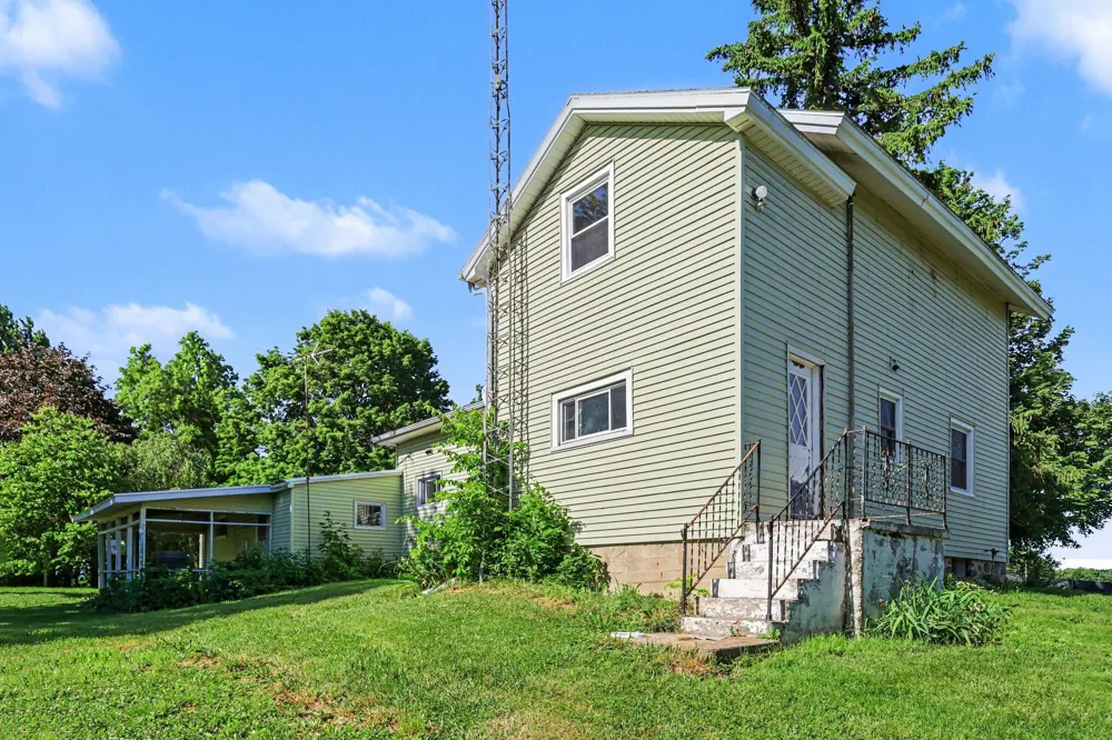 6923 Young Road Bellevue, MI 49021