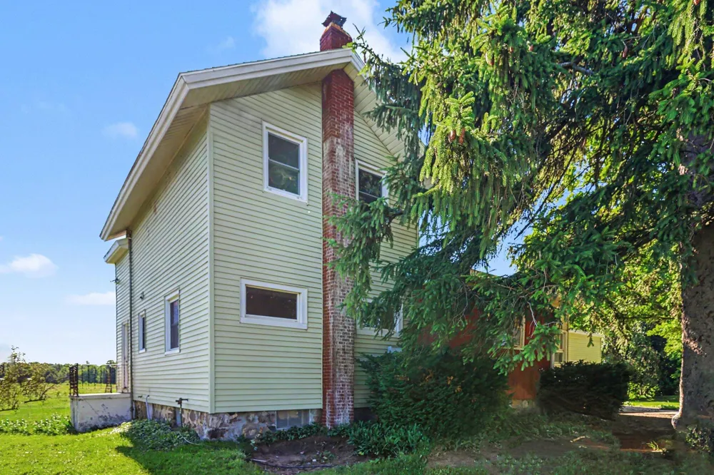 6923 Young Road Bellevue, MI 49021