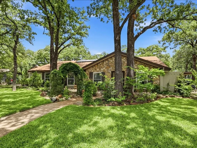 200 Timberlane Terrace Euless, TX 76039