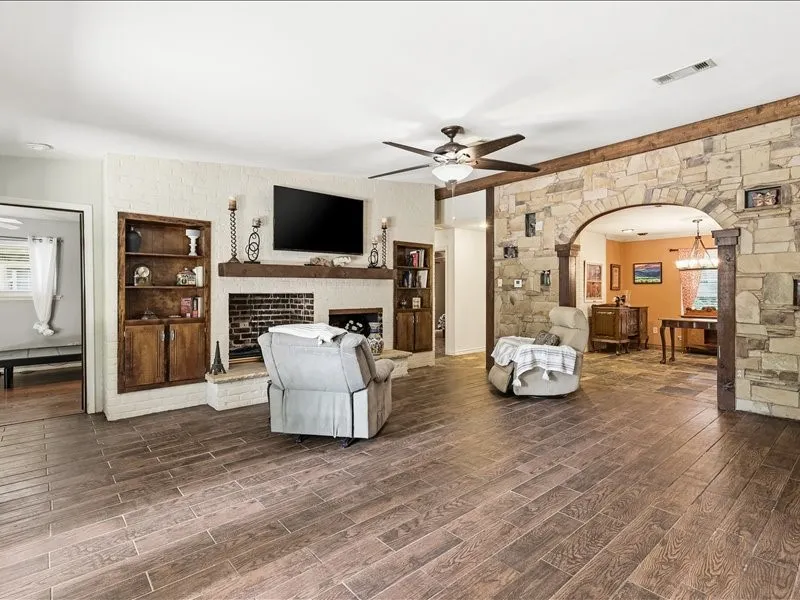 200 Timberlane Terrace Euless, TX 76039