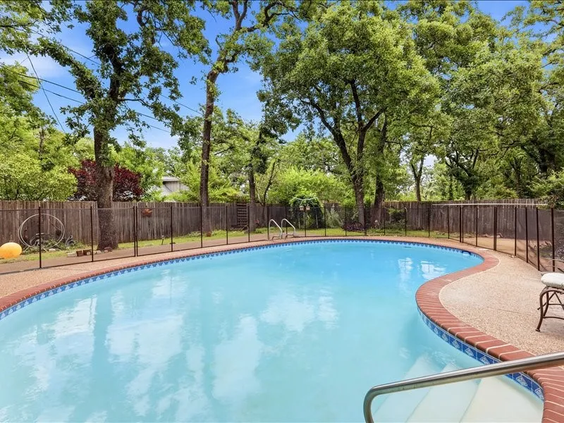 200 Timberlane Terrace Euless, TX 76039