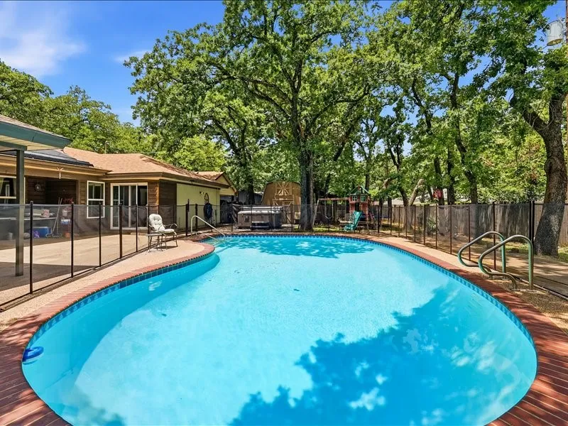 200 Timberlane Terrace Euless, TX 76039