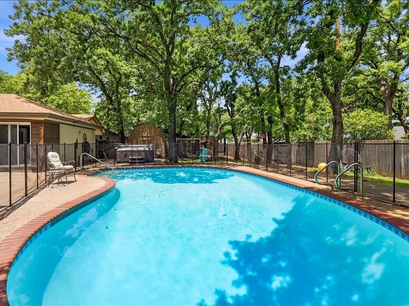 200 Timberlane Terrace Euless, TX 76039