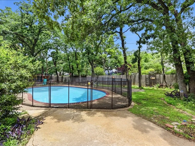 200 Timberlane Terrace Euless, TX 76039