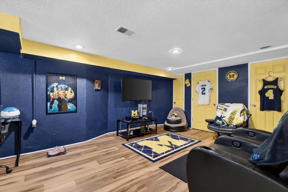 9884 W Outer Drive W Detroit, MI 48223