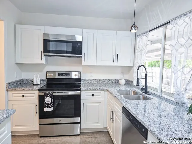 6606 Lake Glen