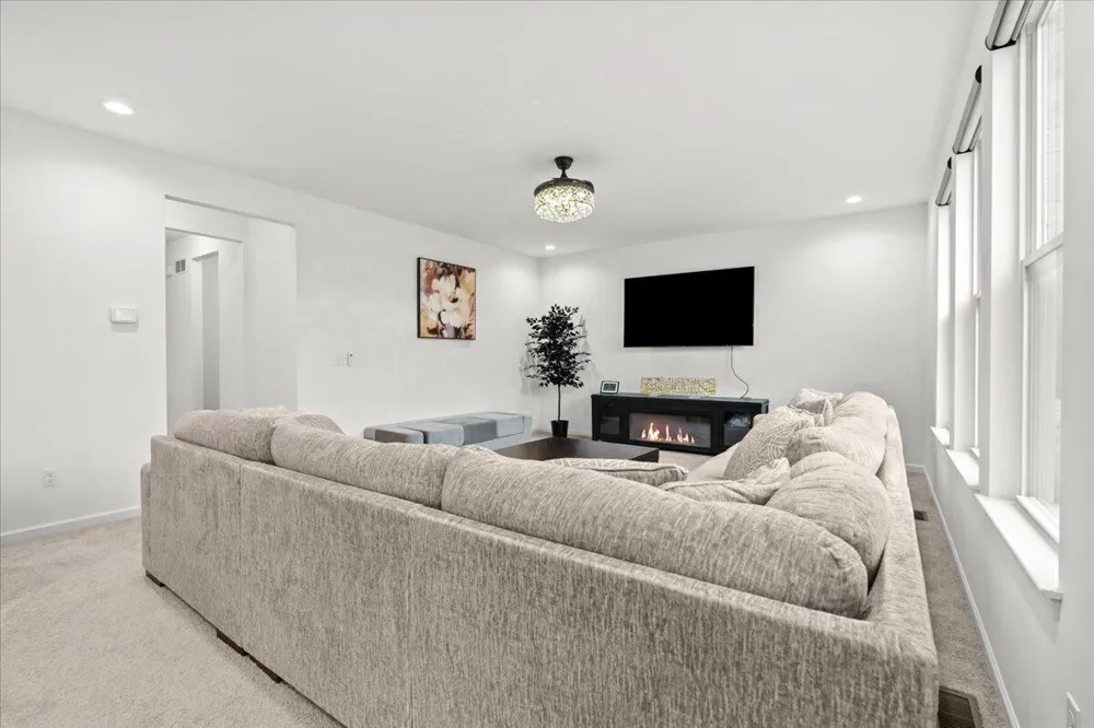 50975 Baileys Landing Canton, MI 48187
