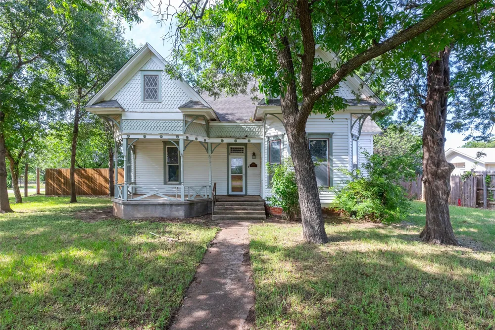 601 W 3rd Street Baird, TX 79504