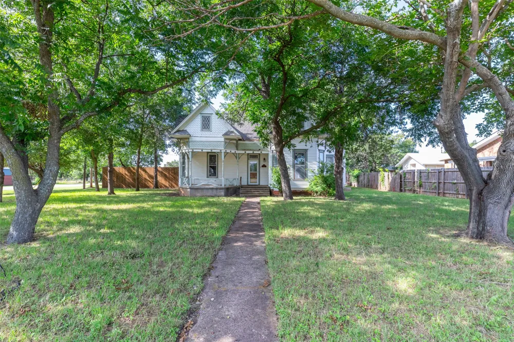 601 W 3rd Street Baird, TX 79504