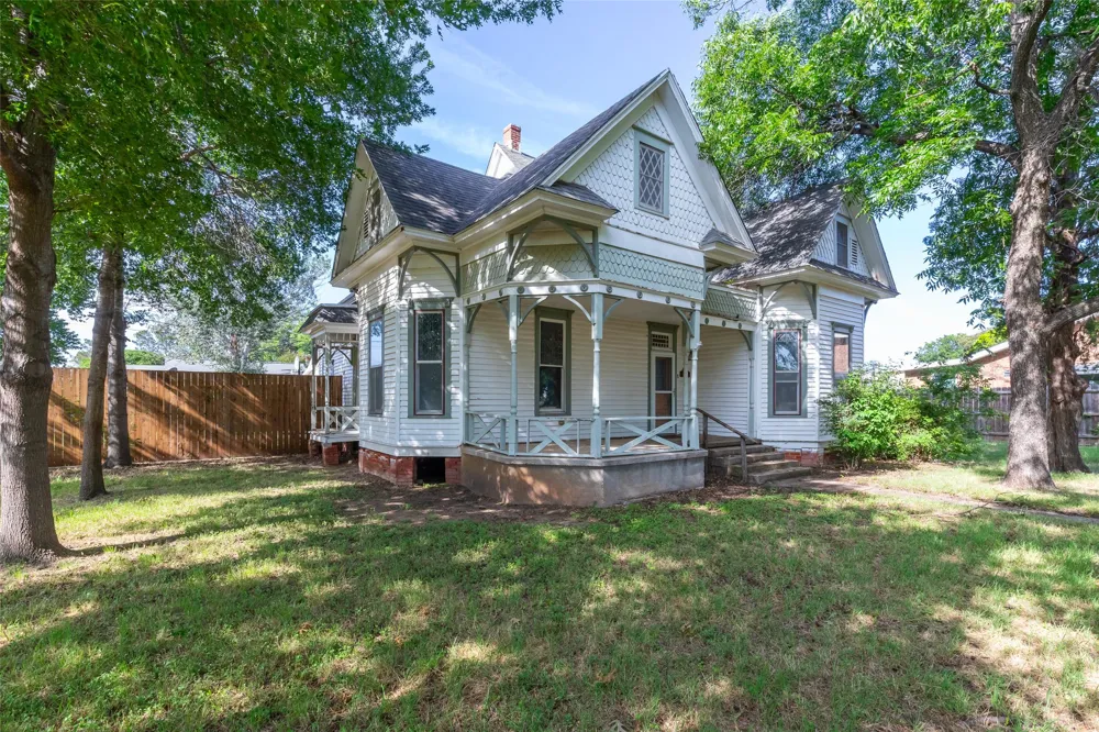 601 W 3rd Street Baird, TX 79504