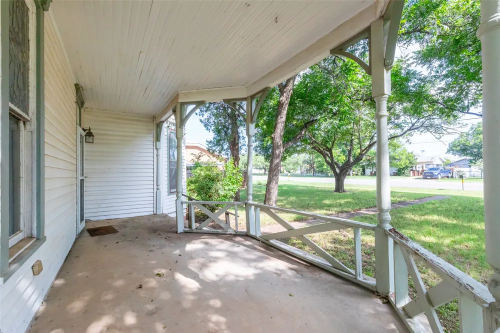 601 W 3rd Street Baird, TX 79504