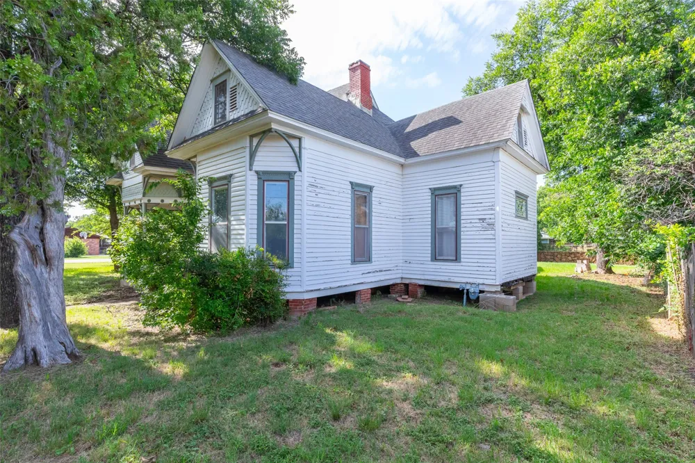 601 W 3rd Street Baird, TX 79504