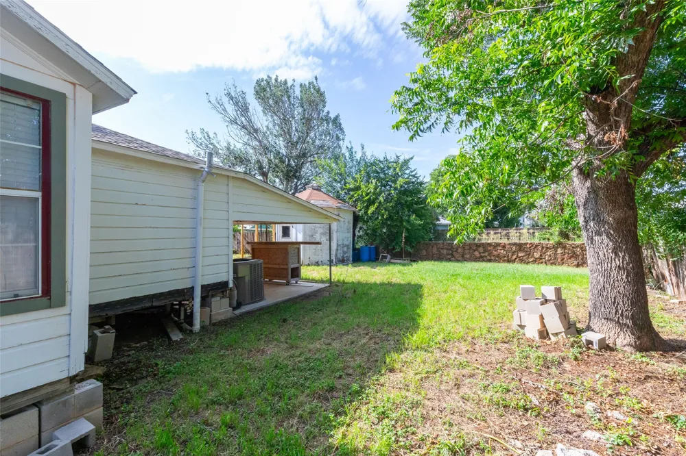 601 W 3rd Street Baird, TX 79504