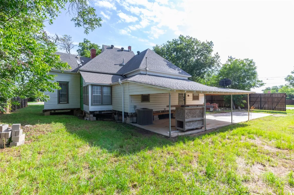 601 W 3rd Street Baird, TX 79504