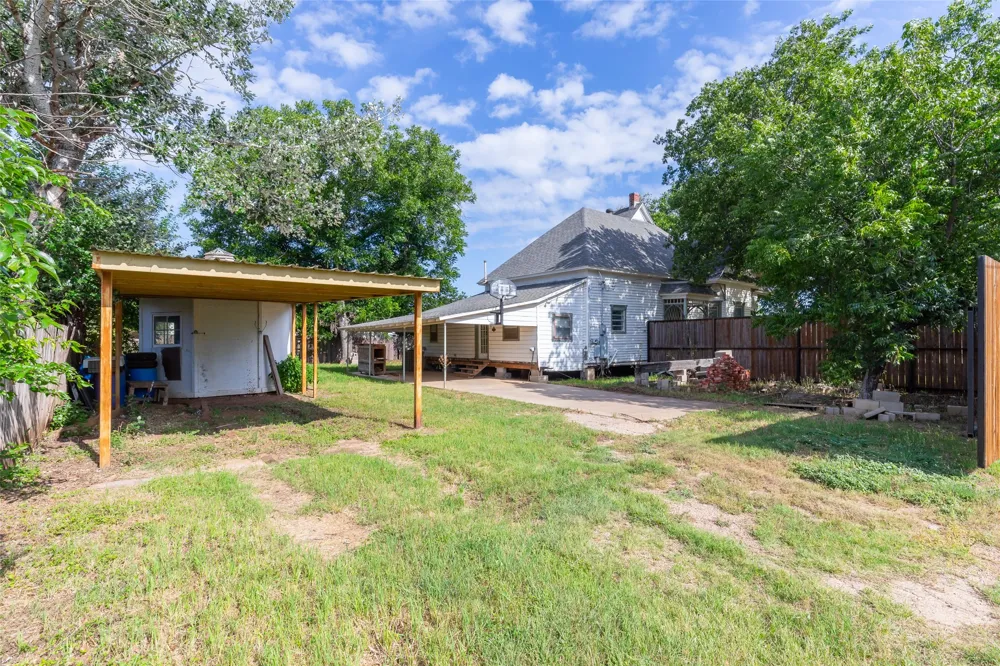 601 W 3rd Street Baird, TX 79504
