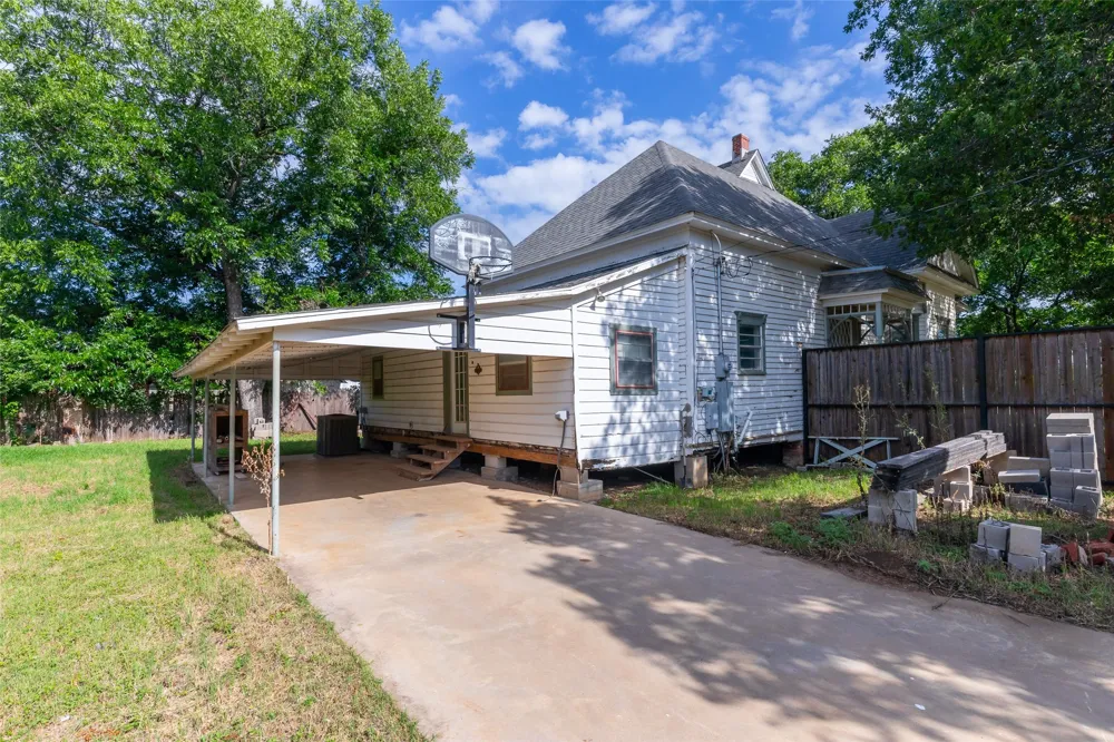 601 W 3rd Street Baird, TX 79504