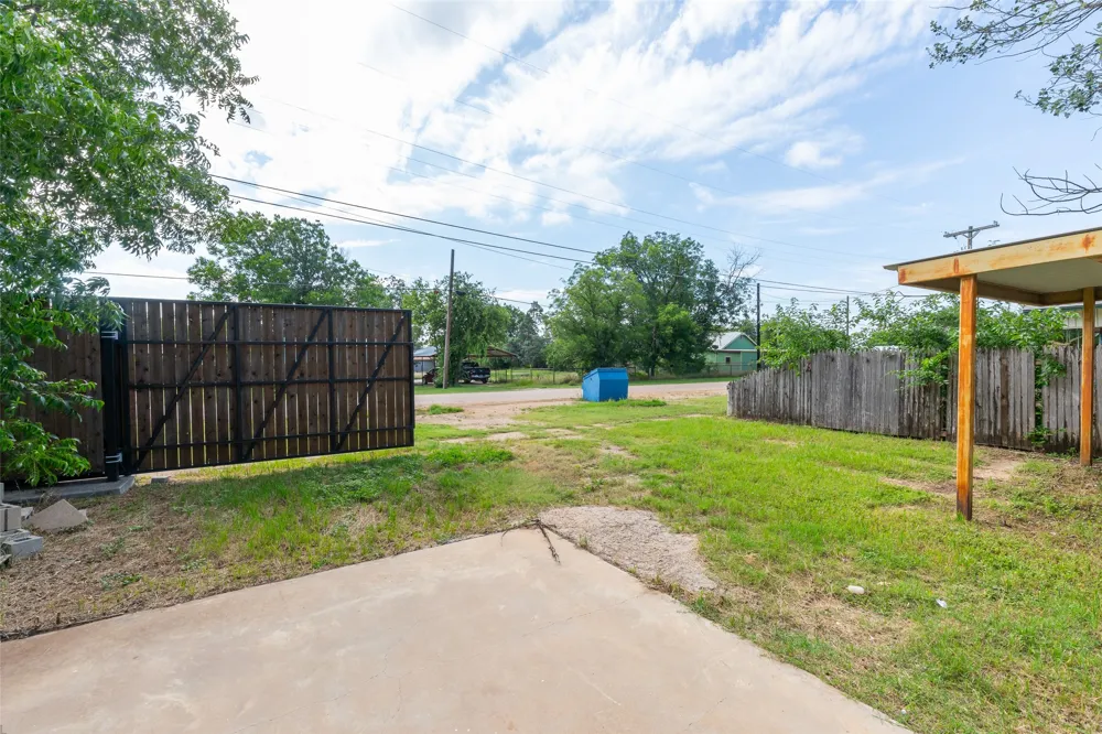 601 W 3rd Street Baird, TX 79504