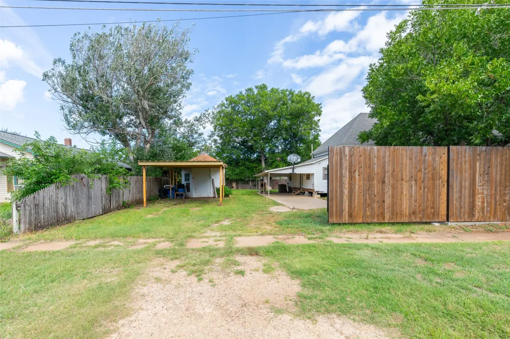 601 W 3rd Street Baird, TX 79504