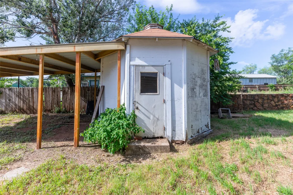 601 W 3rd Street Baird, TX 79504