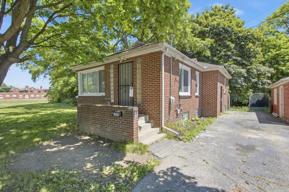 182 Summit Street Pontiac, MI 48342
