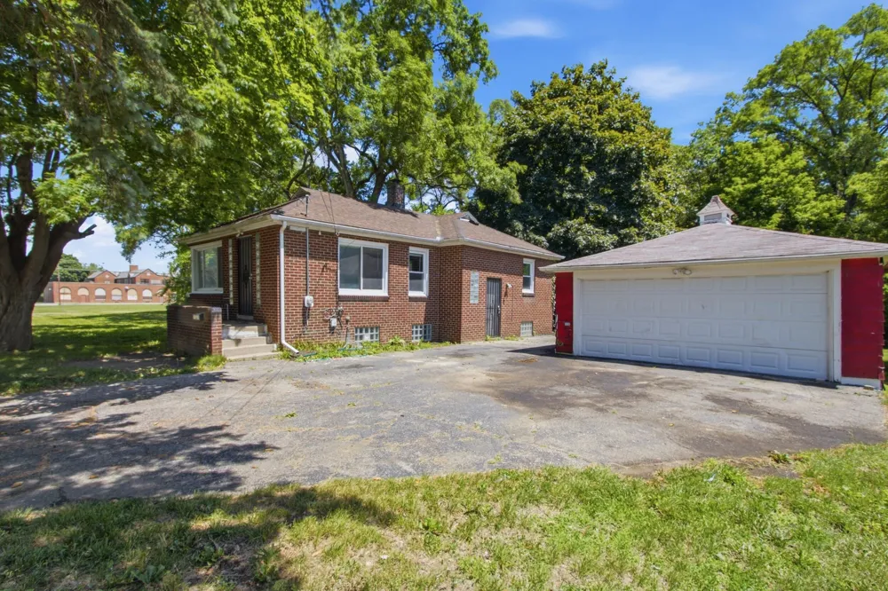 182 Summit Street Pontiac, MI 48342