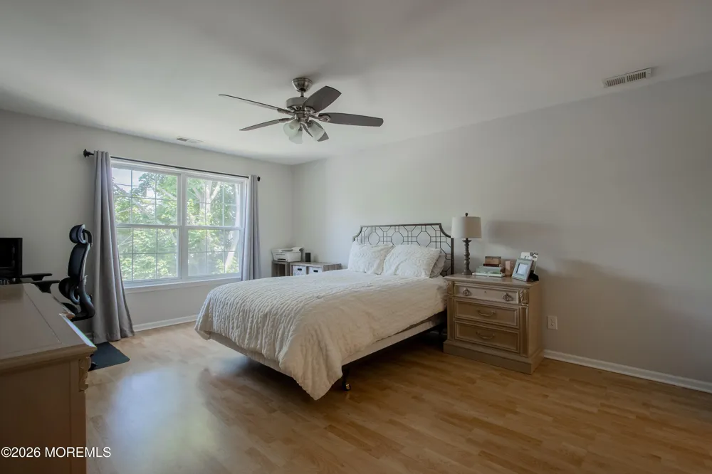414 Wedgewood Circle #25 Belford, NJ 07718